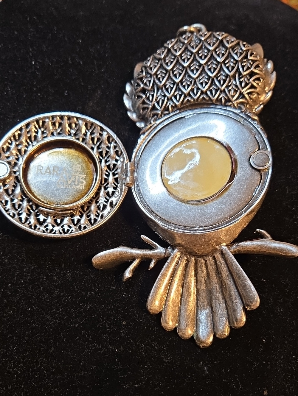 Rara Avis Iris Apfel Bejeweled Owl Statement Perfume Pendant - Picture 3 of 6
